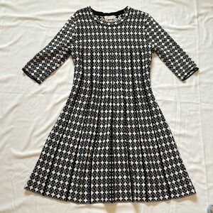 Elodie Black and White Houndstooth style patterned short sleeve midi dress